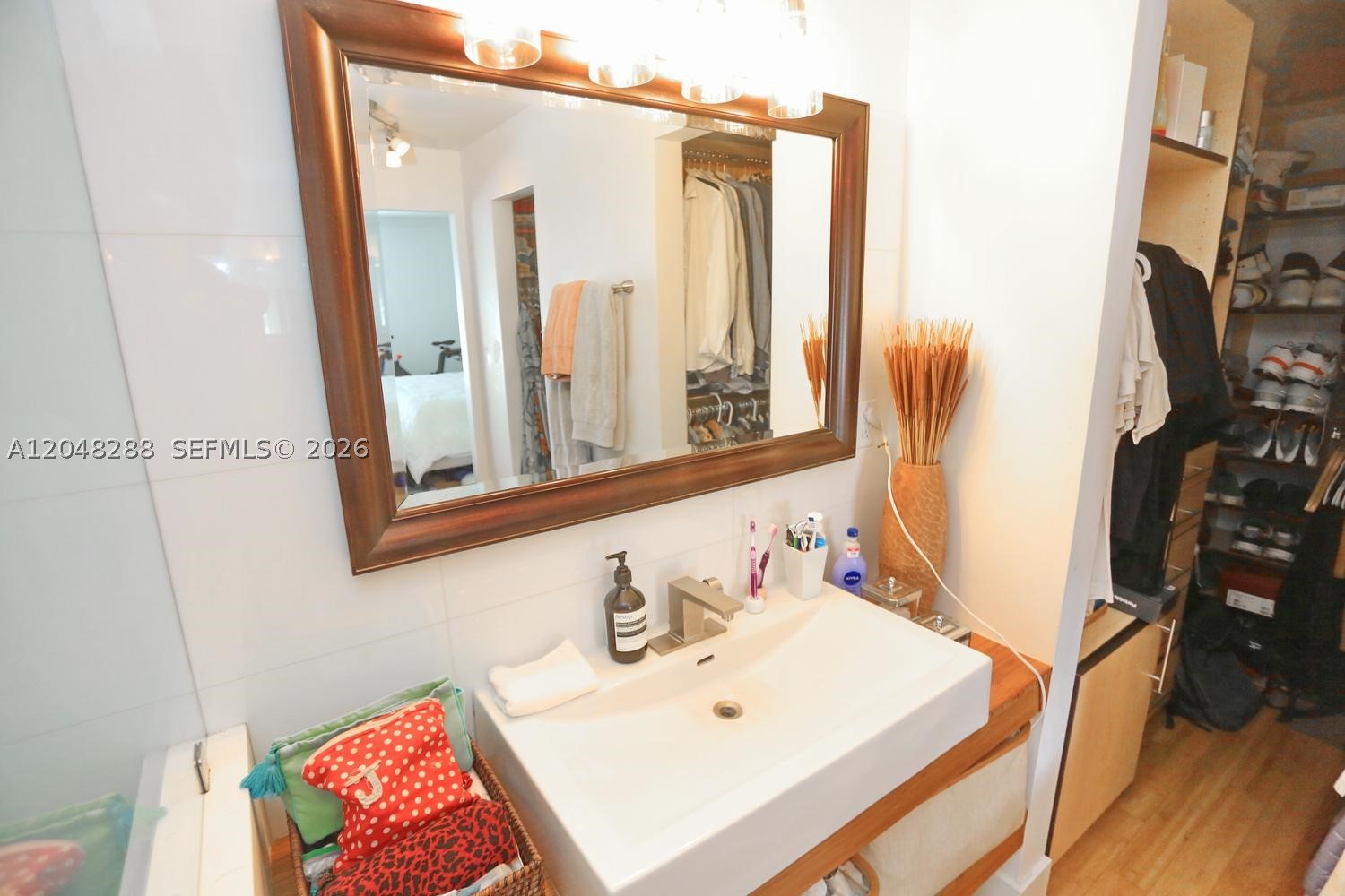 ISLAND MANOR CONDO - SOUT - Residential