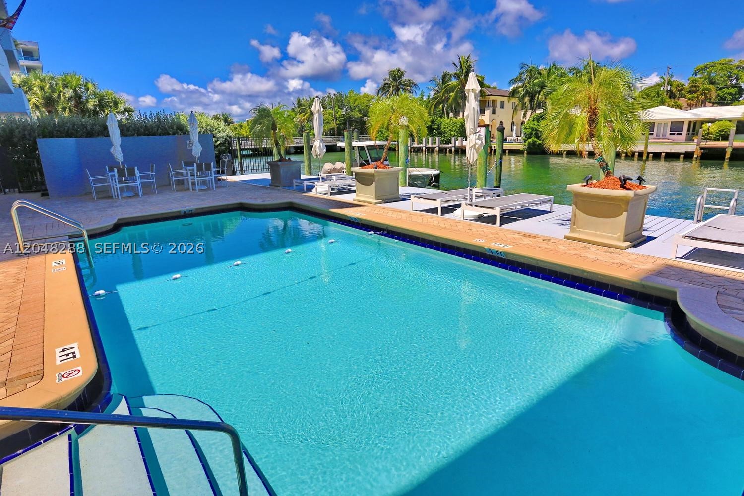 ISLAND MANOR CONDO - SOUT - Residential