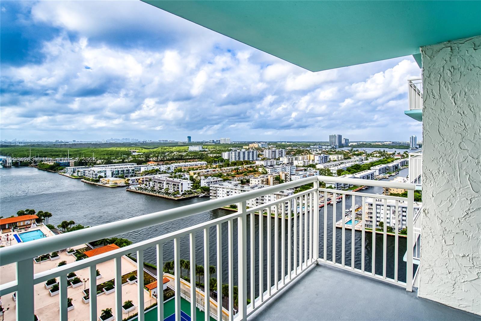 WINSTON TOWERS 500 CONDO - Residential
