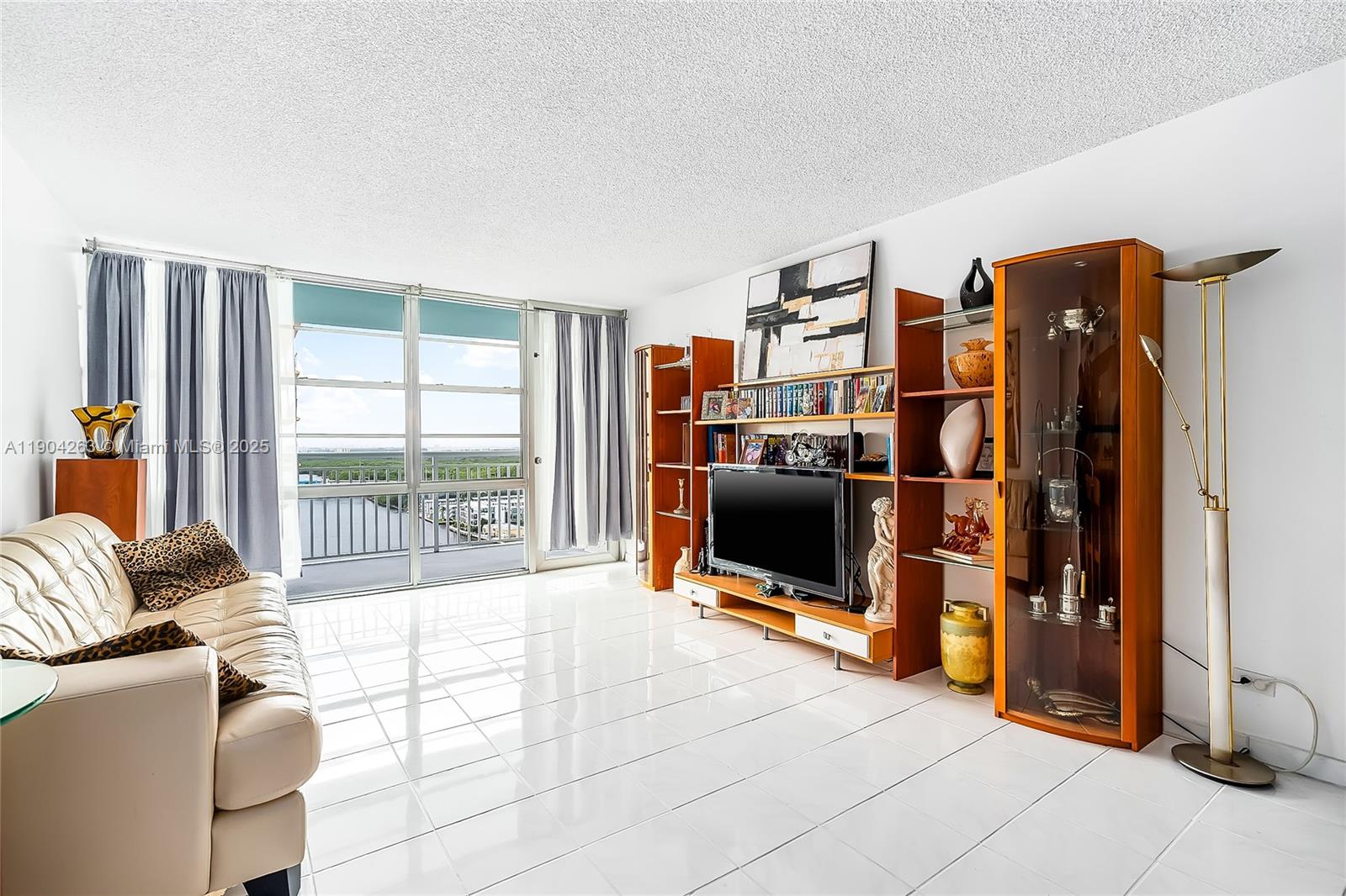 WINSTON TOWERS 500 CONDO - Residential