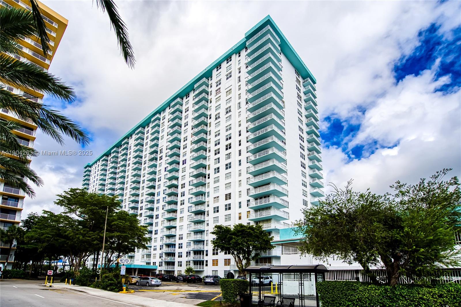 WINSTON TOWERS 500 CONDO - Residential
