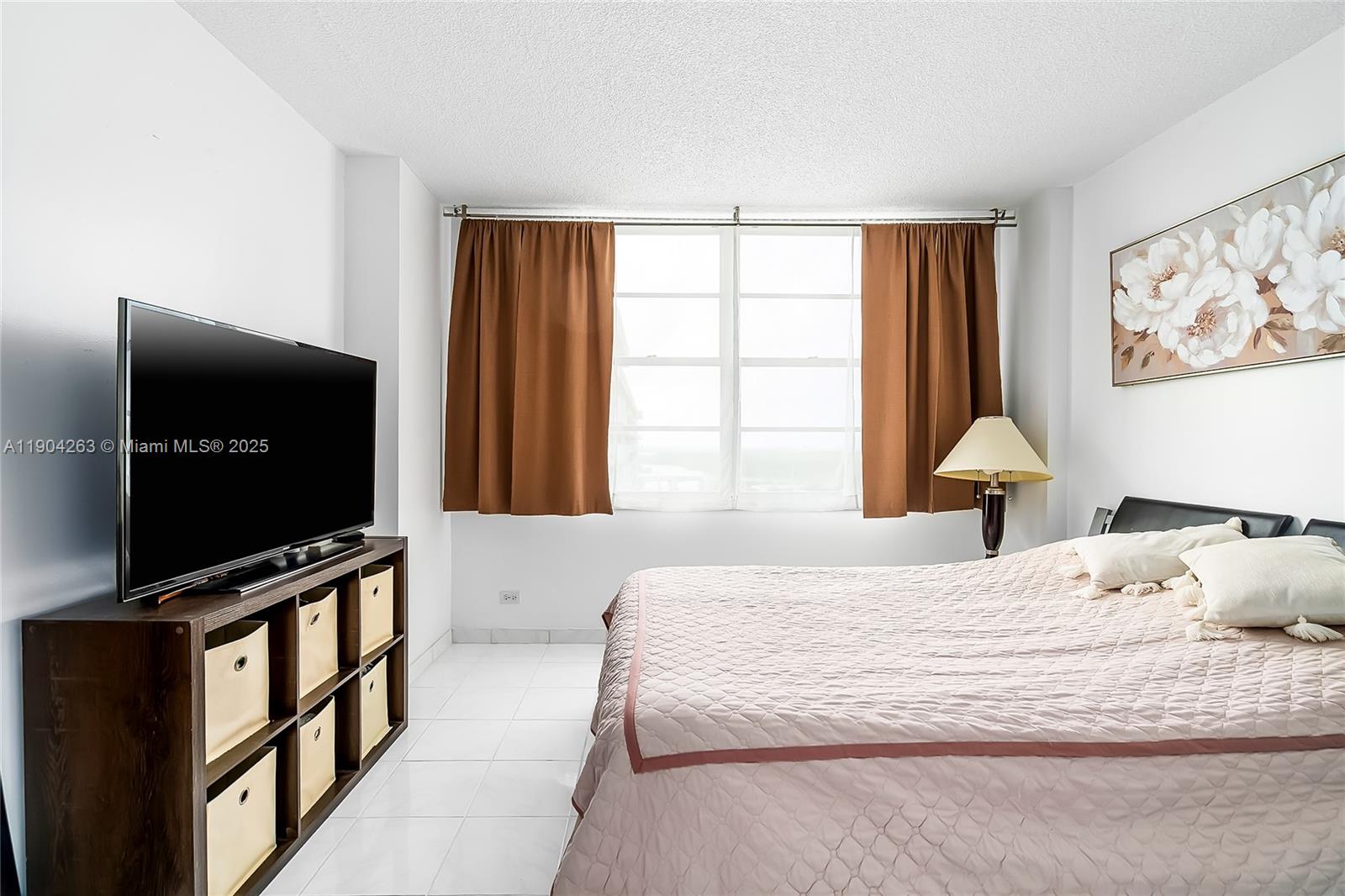WINSTON TOWERS 500 CONDO - Residential