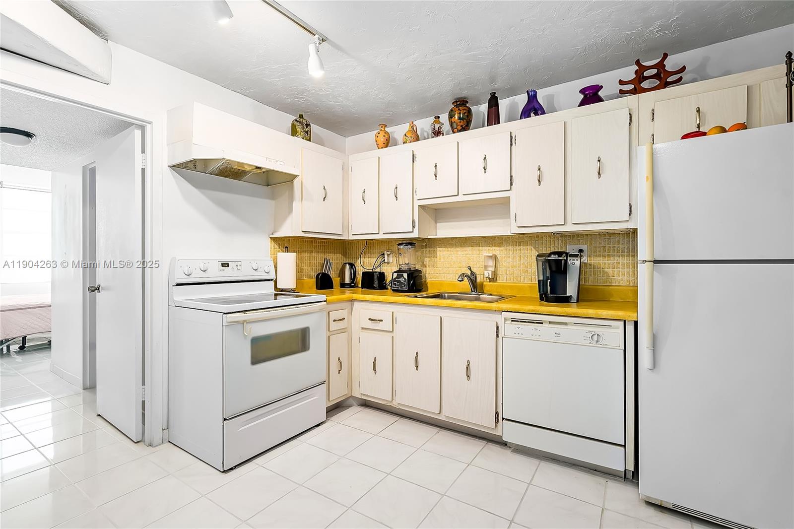 WINSTON TOWERS 500 CONDO - Residential