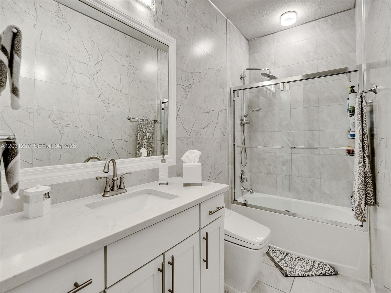 HILLCREST COUNTRY CLUB SO - Residential