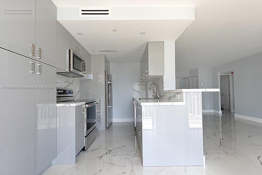 WINSTON TOWERS 700 CONDO - Residential Lease