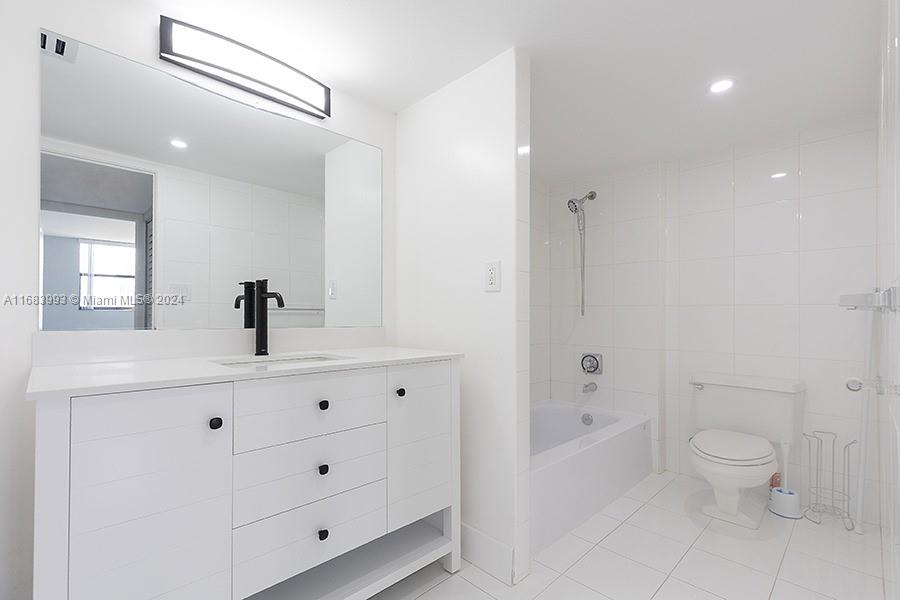 WINSTON TOWERS 700 CONDO - Residential Lease