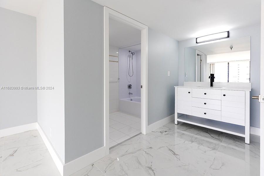 WINSTON TOWERS 700 CONDO - Residential Lease