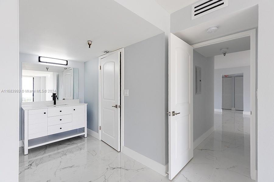 WINSTON TOWERS 700 CONDO - Residential Lease