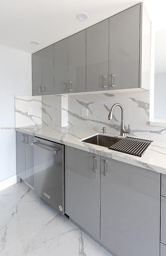 WINSTON TOWERS 700 CONDO - Residential Lease