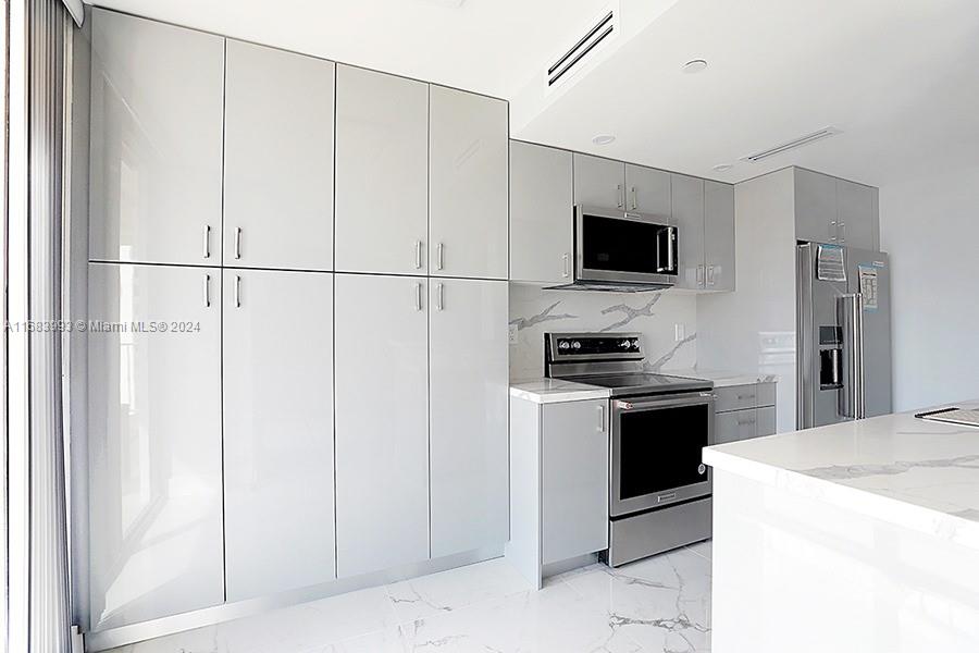 WINSTON TOWERS 700 CONDO - Residential Lease