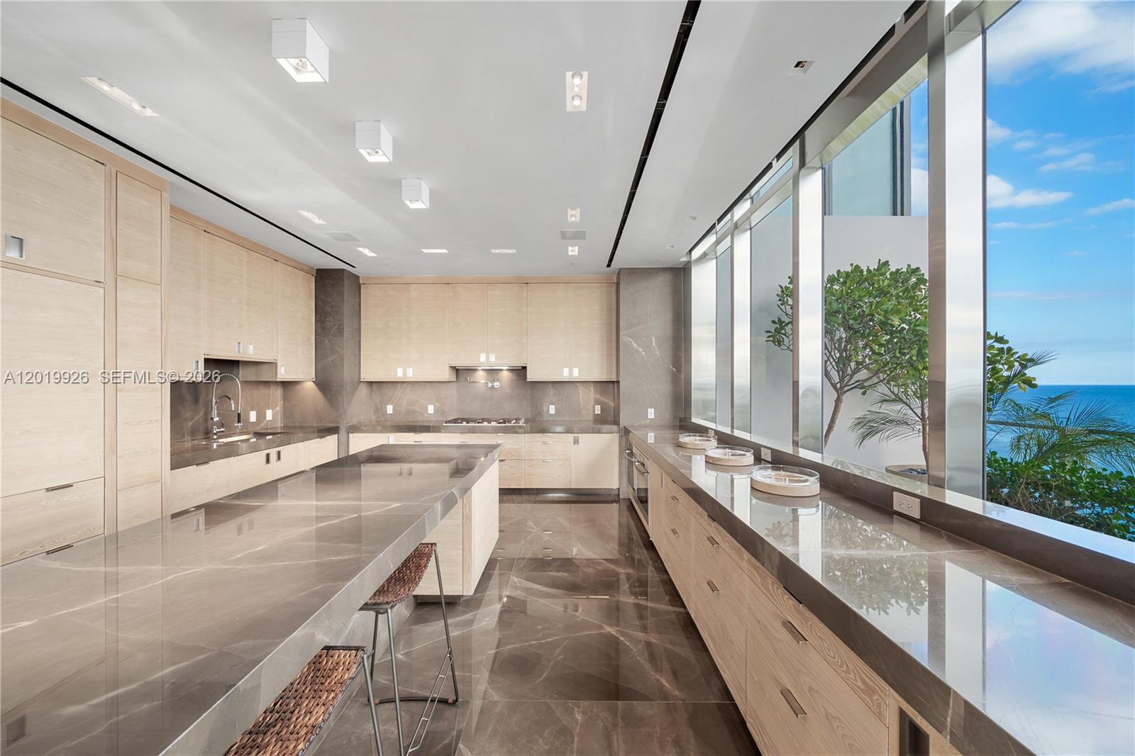 APOGEE CONDO - Residential
