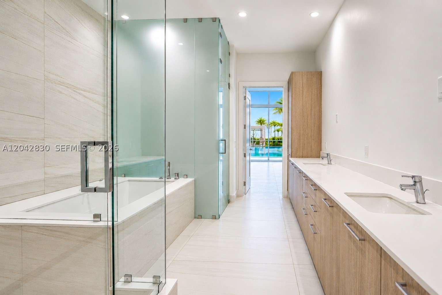 SELENE CONDO - Residential