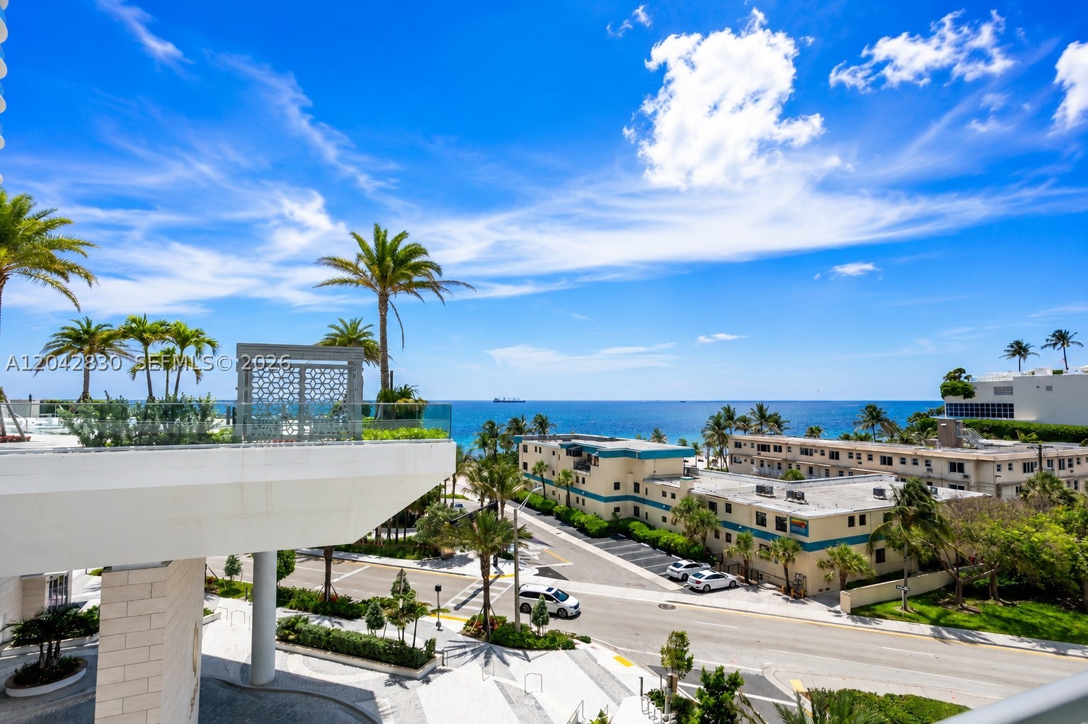 SELENE CONDO - Residential