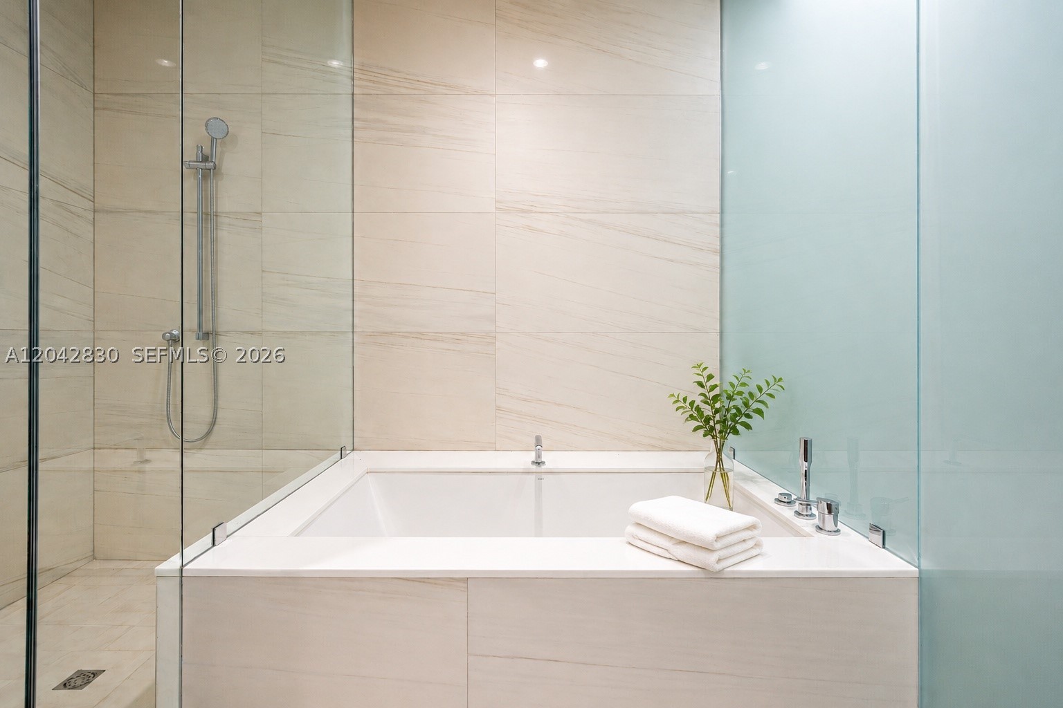 SELENE CONDO - Residential