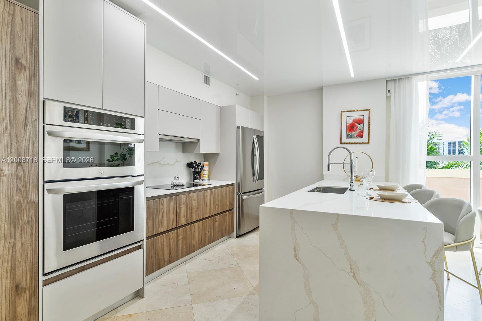 KING DAVID OF SUNNY ISLES - Residential