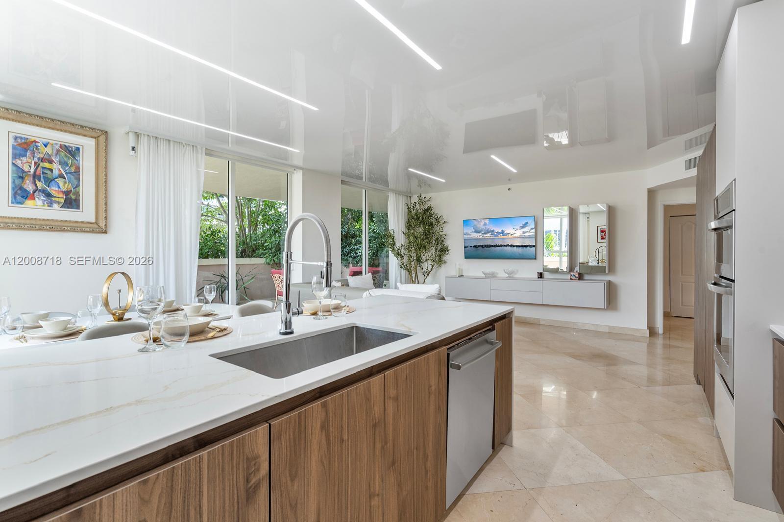 KING DAVID OF SUNNY ISLES - Residential