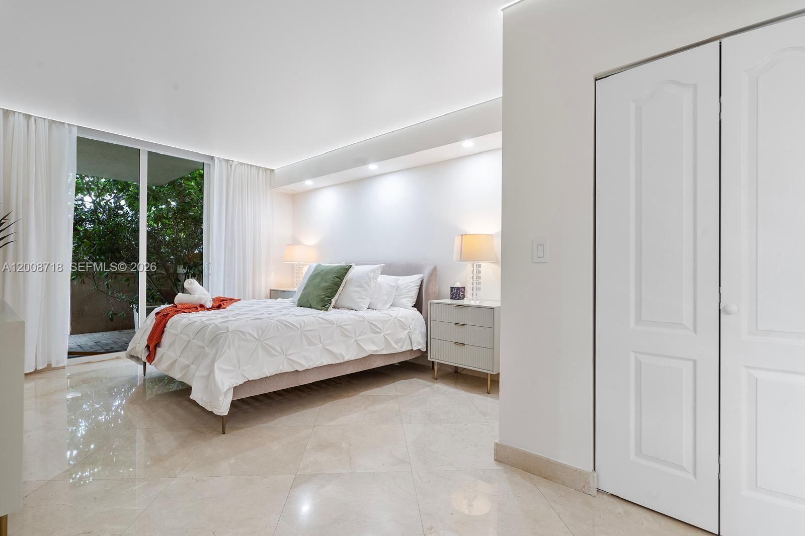 KING DAVID OF SUNNY ISLES - Residential
