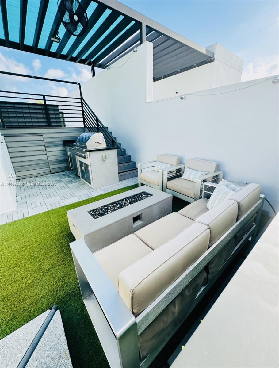 BAY HARBOR ISLAND - Residential