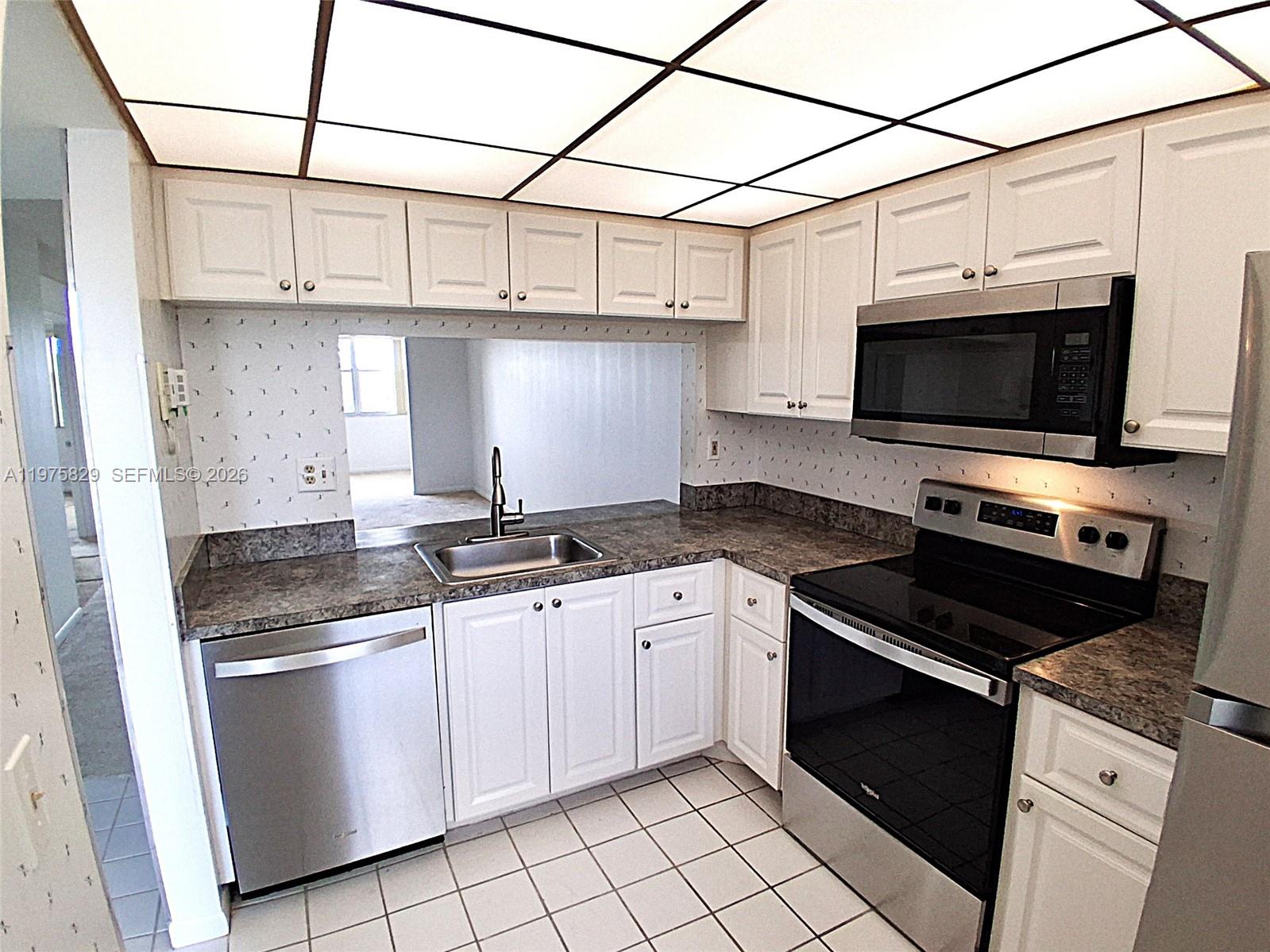 CHARMING 2 bed/ 2 bath, 3RD FLOOR LAKE FRONT CONDO located in the heart of Sunrise! Located in highly sought-after 55+ community; Sunrise Lakes Phase 4.  Washer & Dryer located inside the unit! stainless steel appliances. Newer A/C  Master bedroom has walk-in closet. Plenty of guest parking available for visitors. Home of the SUNRISE EPIC THEATER! Enjoy many amenities such GOLF, shows, parties, dances, movie theater, fitness room, exercise classes, zumba, heated pool, BBQ, tennis courts, pickle ball  & more! No Leasing. No Pets unless approved by the Association. Only 5 Minutes To Sawgrass Mall & 20-25 Minutes To Fort Lauderdale Airport & Beaches.