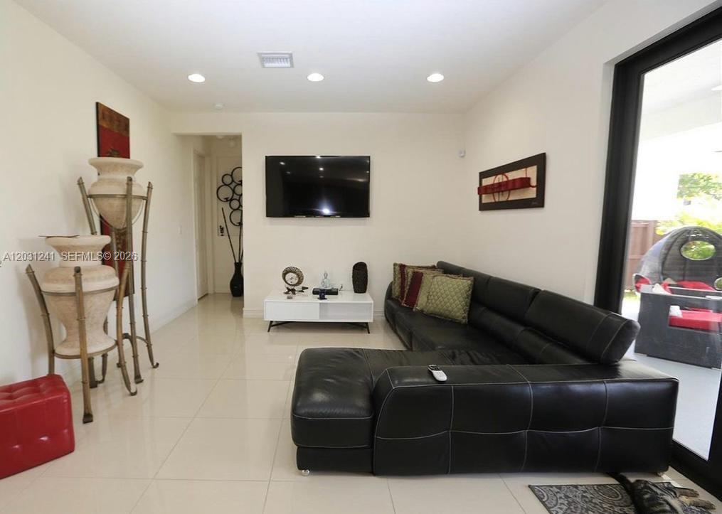 LUZ MARINA SUBDIVISION - Residential Lease