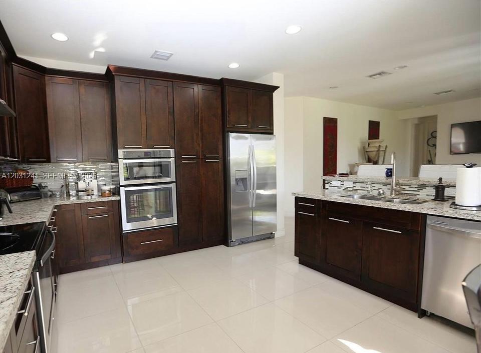LUZ MARINA SUBDIVISION - Residential Lease