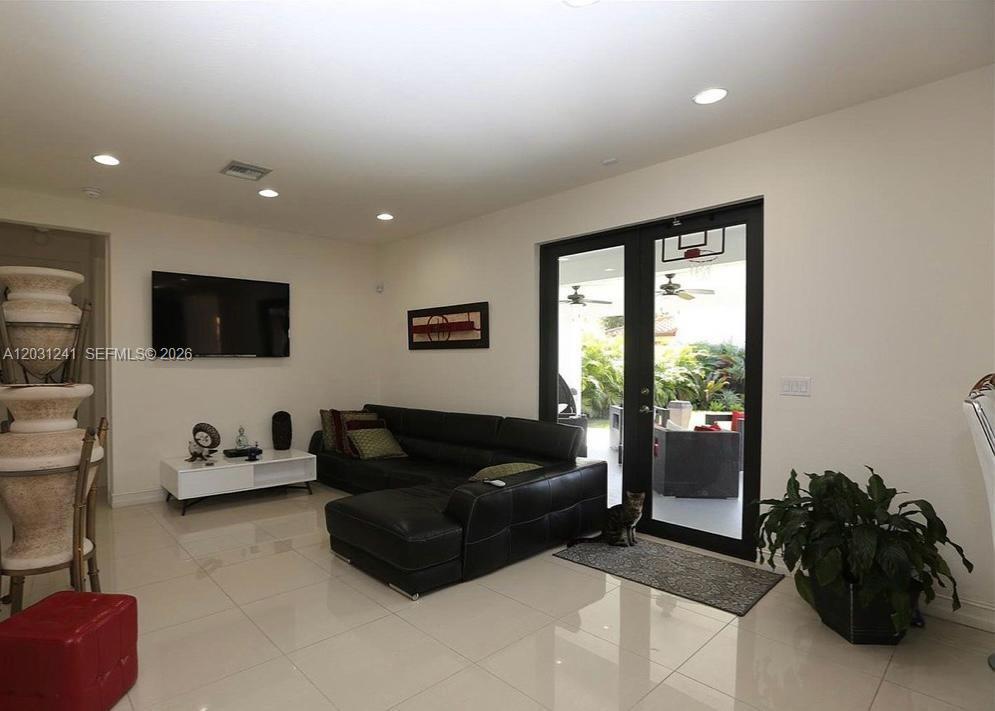 LUZ MARINA SUBDIVISION - Residential Lease