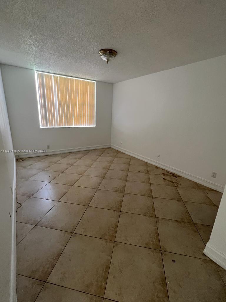 CORAL SPRINGS ESTATE TOWN - Residential Lease