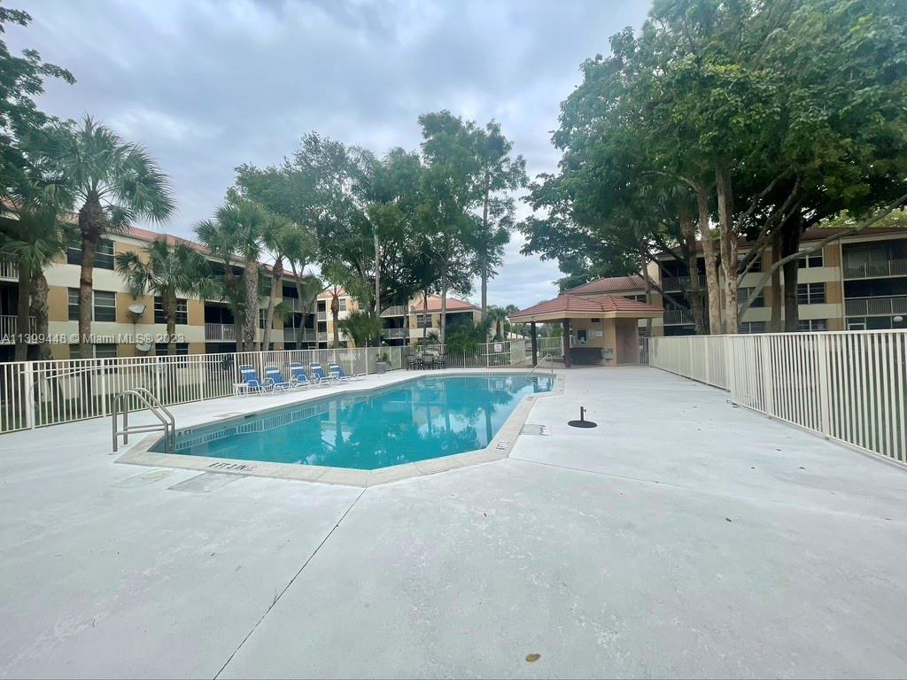 CORAL SPRINGS ESTATE TOWN - Residential Lease
