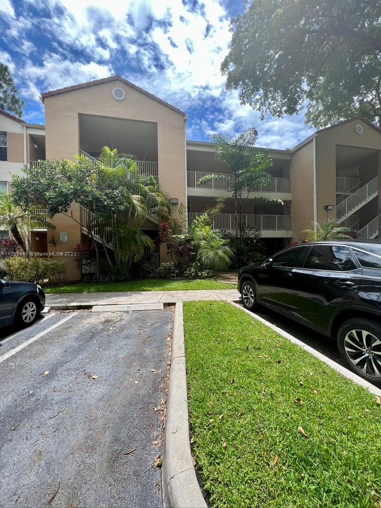 CORAL SPRINGS ESTATE TOWN - Residential Lease