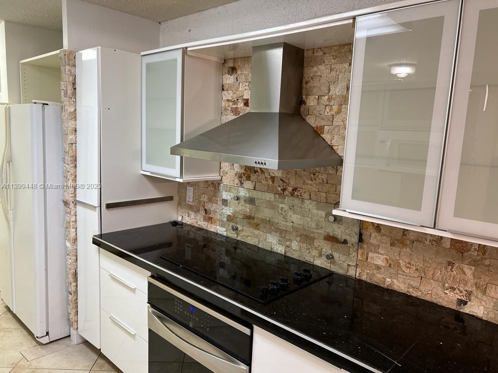 CORAL SPRINGS ESTATE TOWN - Residential Lease