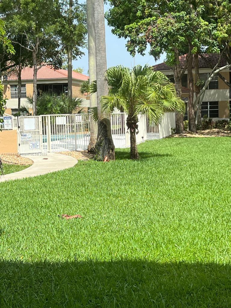 CORAL SPRINGS ESTATE TOWN - Residential Lease