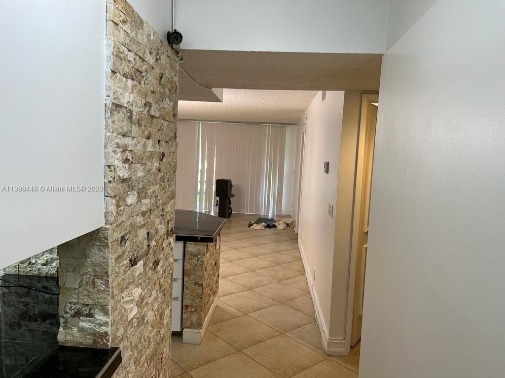 CORAL SPRINGS ESTATE TOWN - Residential Lease