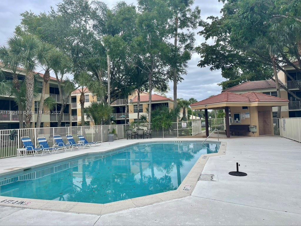 CORAL SPRINGS ESTATE TOWN - Residential Lease