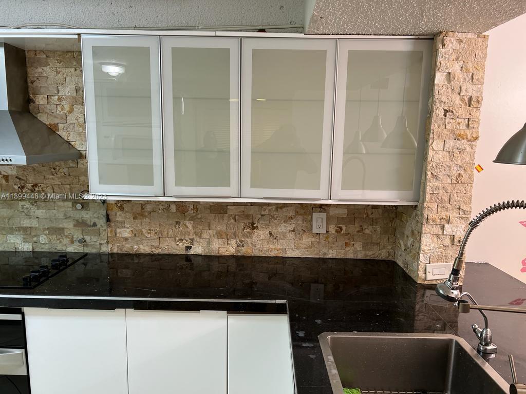 CORAL SPRINGS ESTATE TOWN - Residential Lease