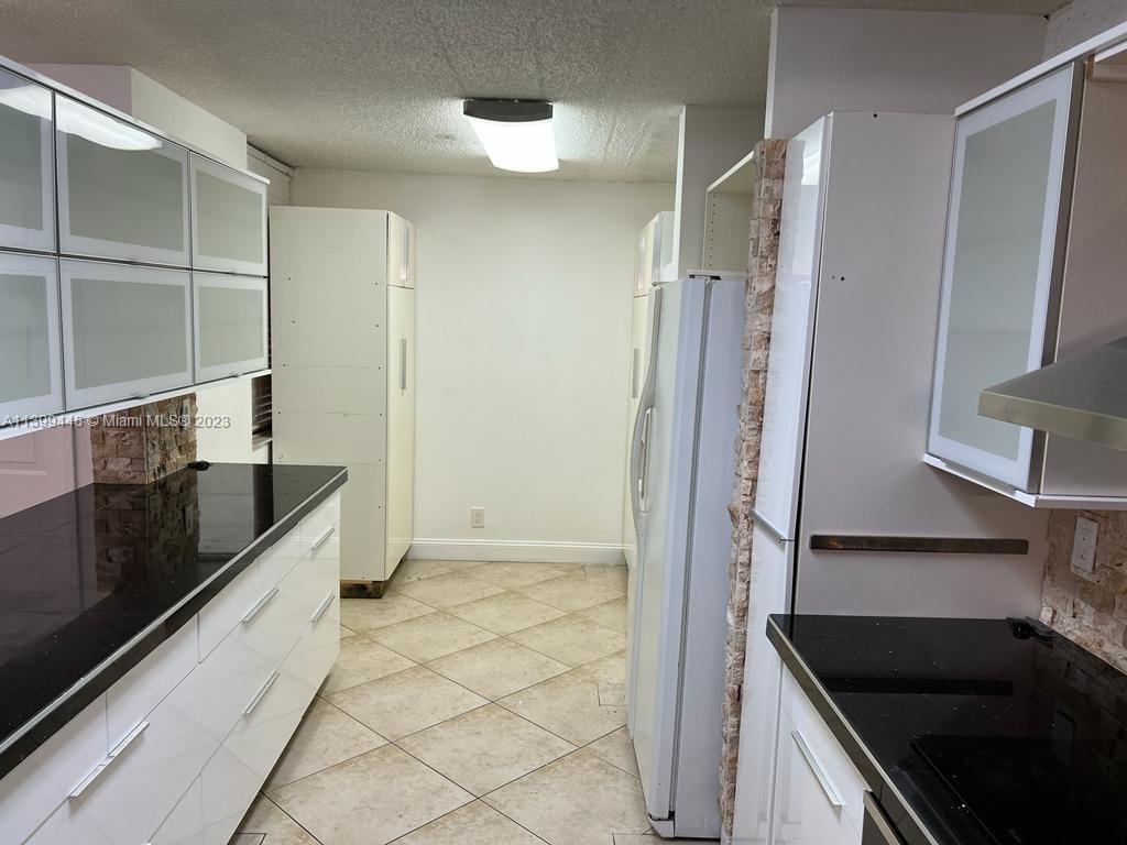 CORAL SPRINGS ESTATE TOWN - Residential Lease