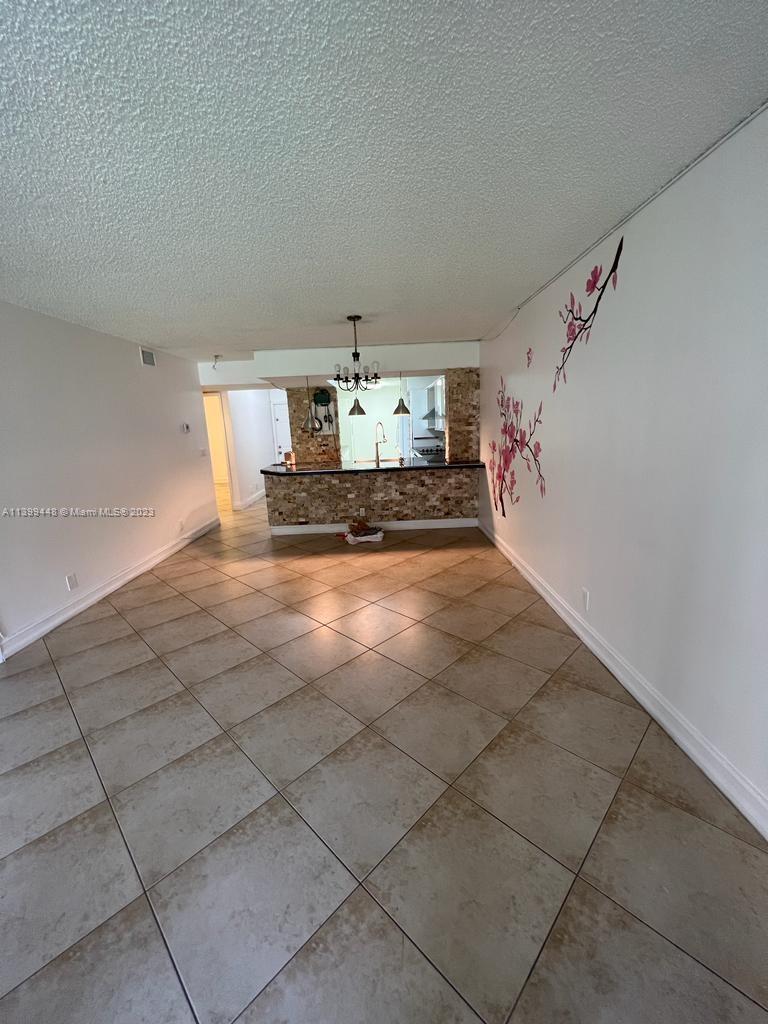 CORAL SPRINGS ESTATE TOWN - Residential Lease