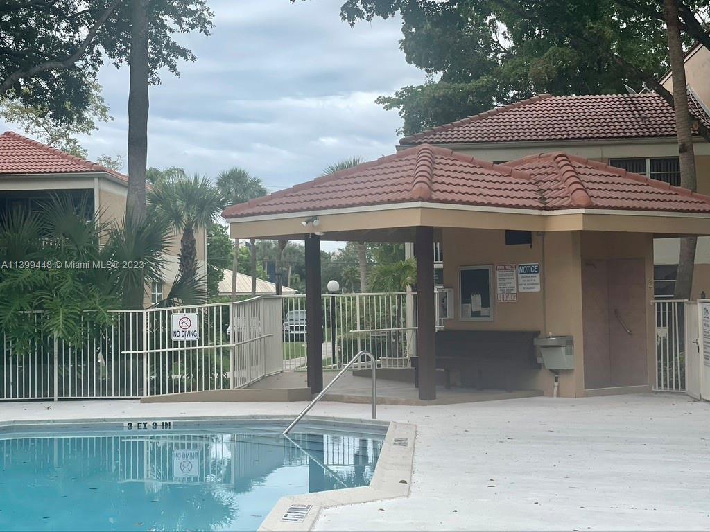 CORAL SPRINGS ESTATE TOWN - Residential Lease