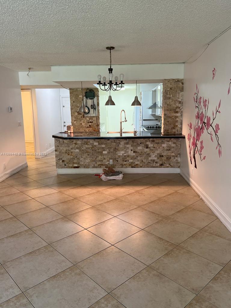 CORAL SPRINGS ESTATE TOWN - Residential Lease