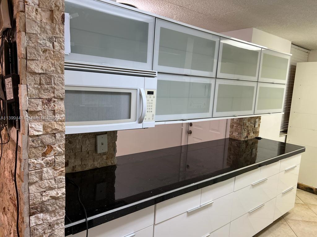 CORAL SPRINGS ESTATE TOWN - Residential Lease