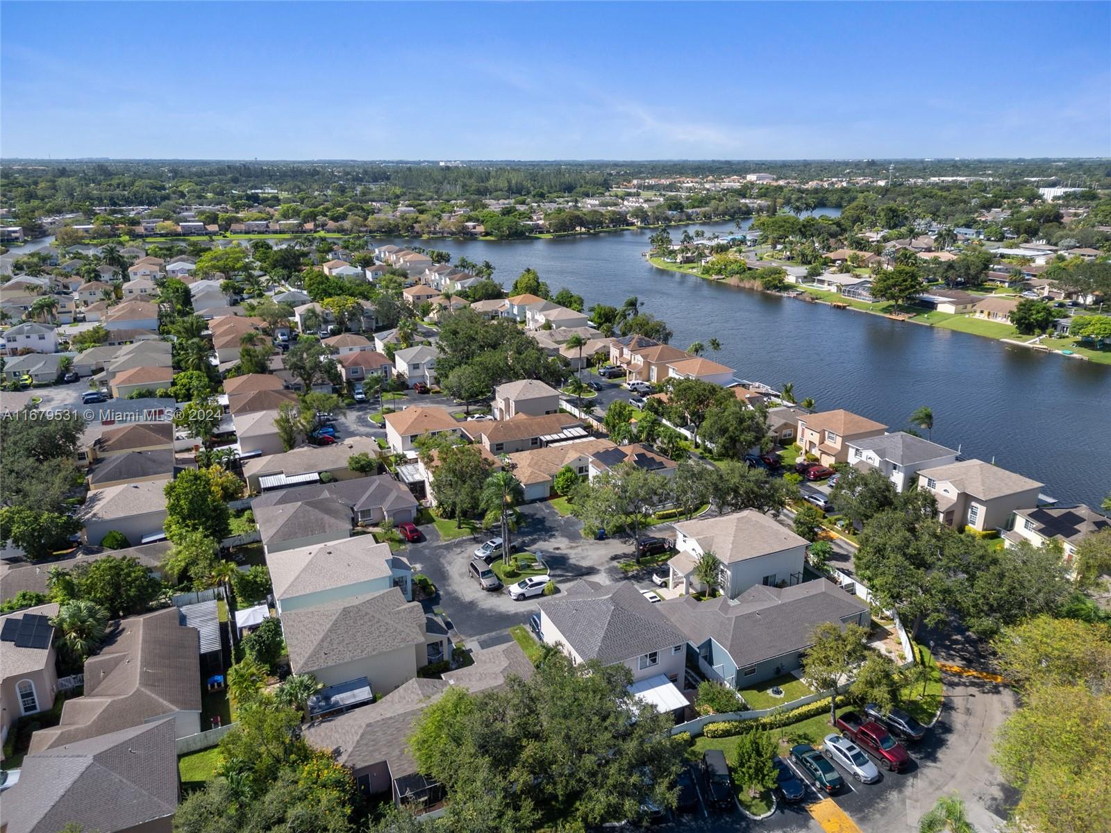 PEMBROKE LAKES SEC EIGHT - Residential
