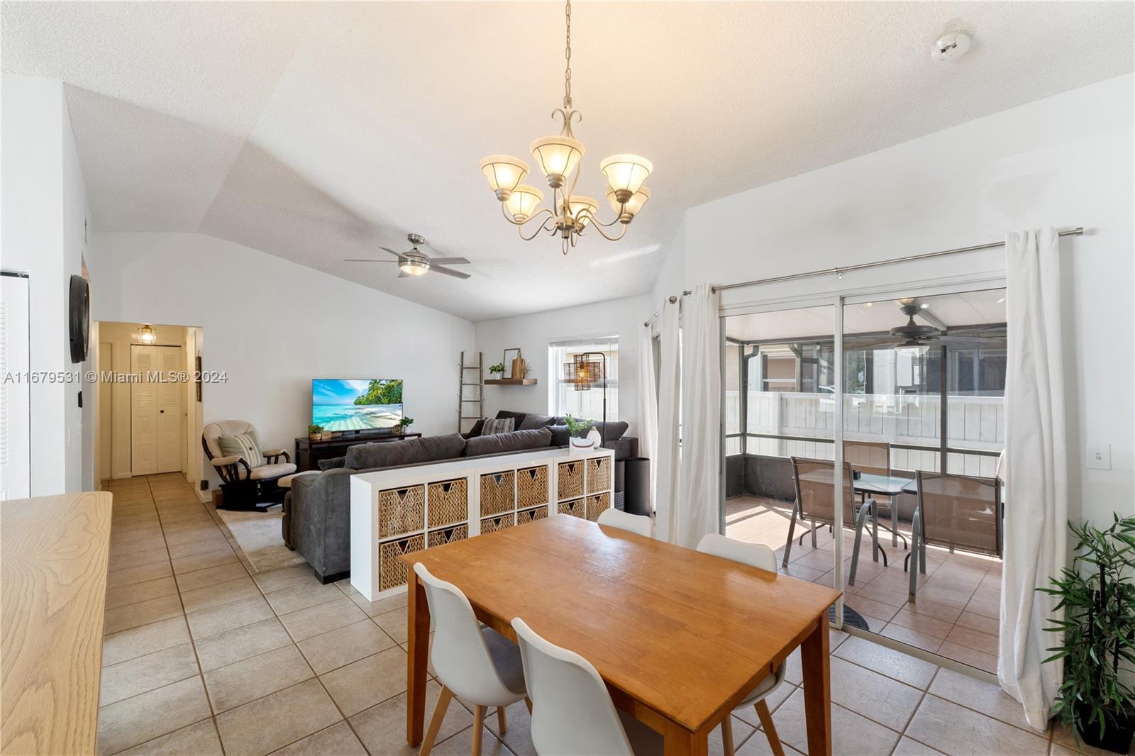 PEMBROKE LAKES SEC EIGHT - Residential