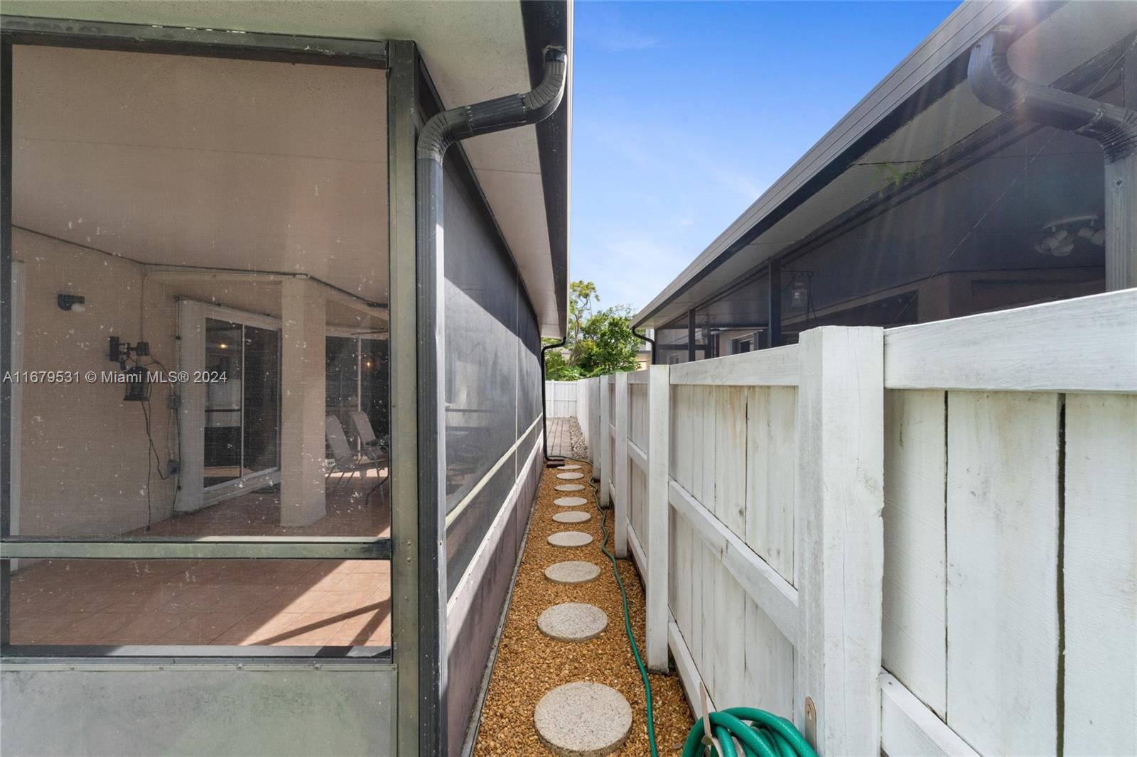 PEMBROKE LAKES SEC EIGHT - Residential