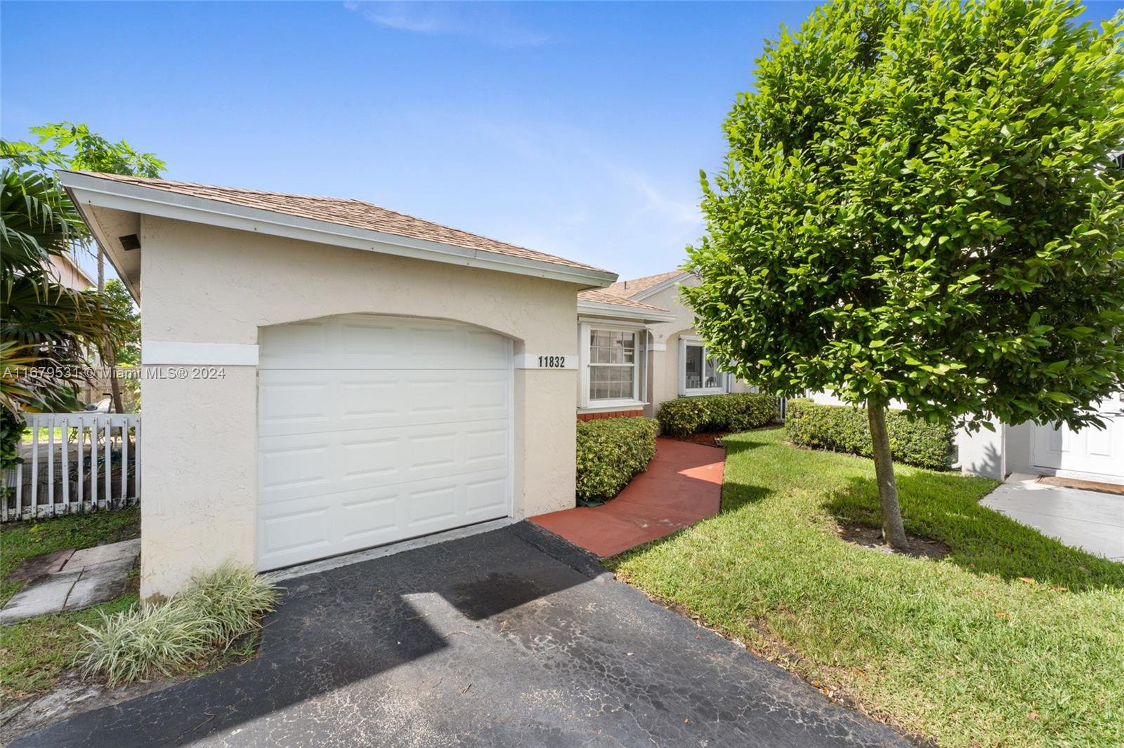 PEMBROKE LAKES SEC EIGHT - Residential