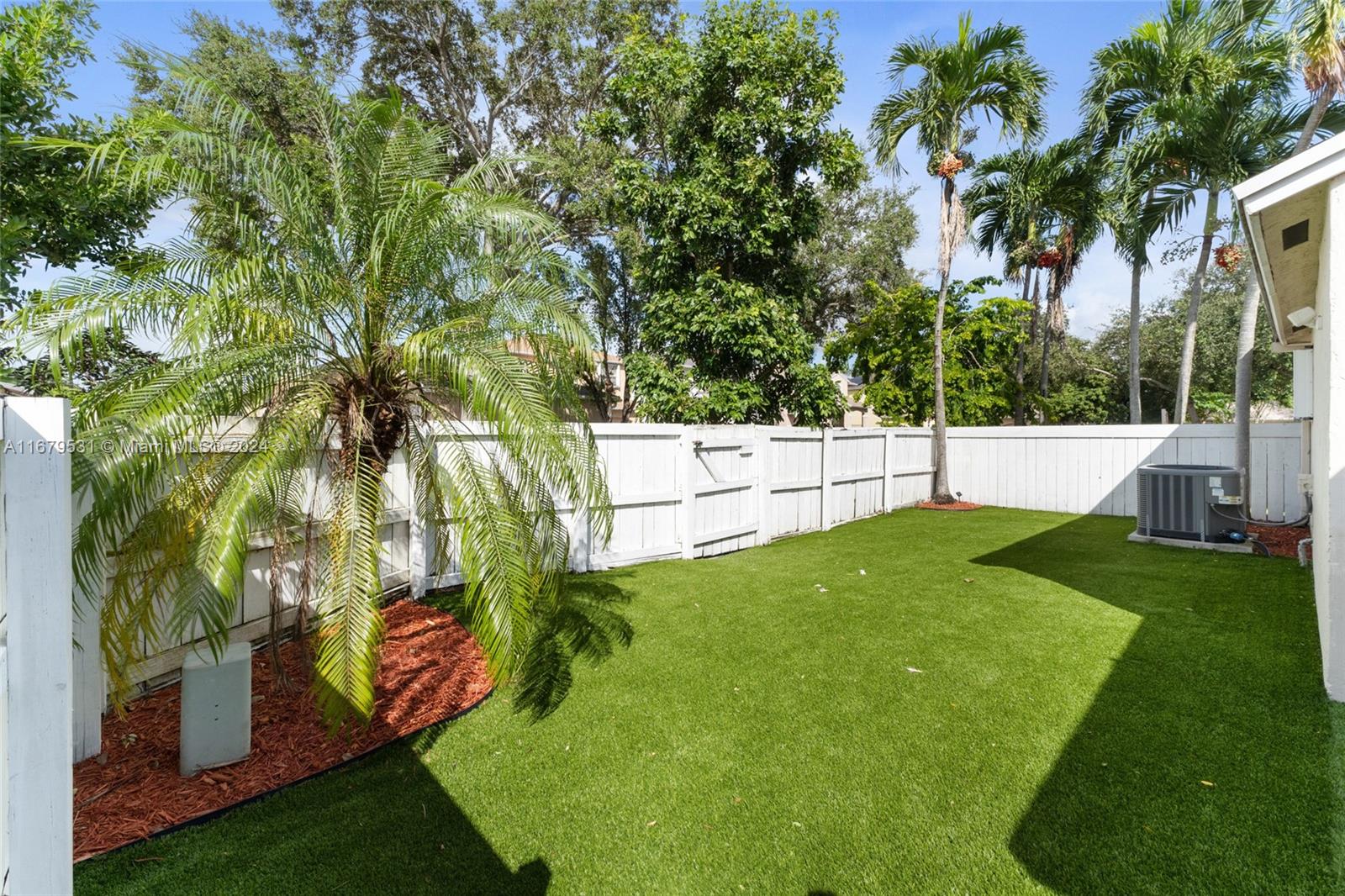 PEMBROKE LAKES SEC EIGHT - Residential