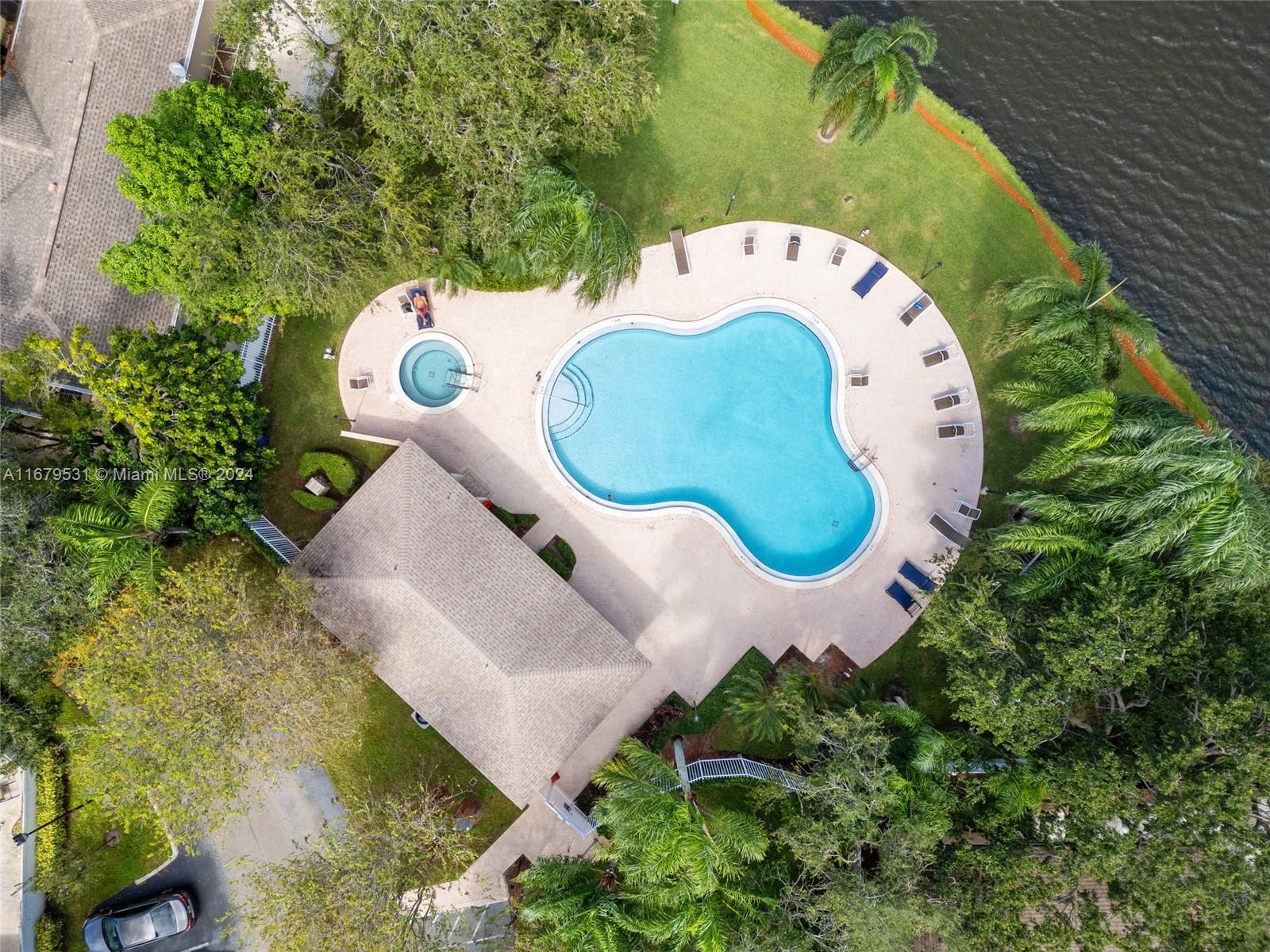 PEMBROKE LAKES SEC EIGHT - Residential