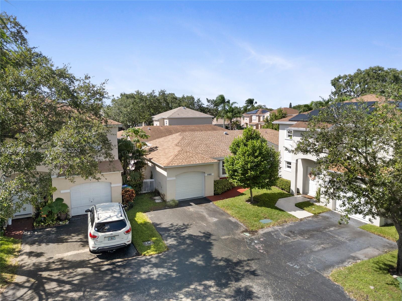 PEMBROKE LAKES SEC EIGHT - Residential