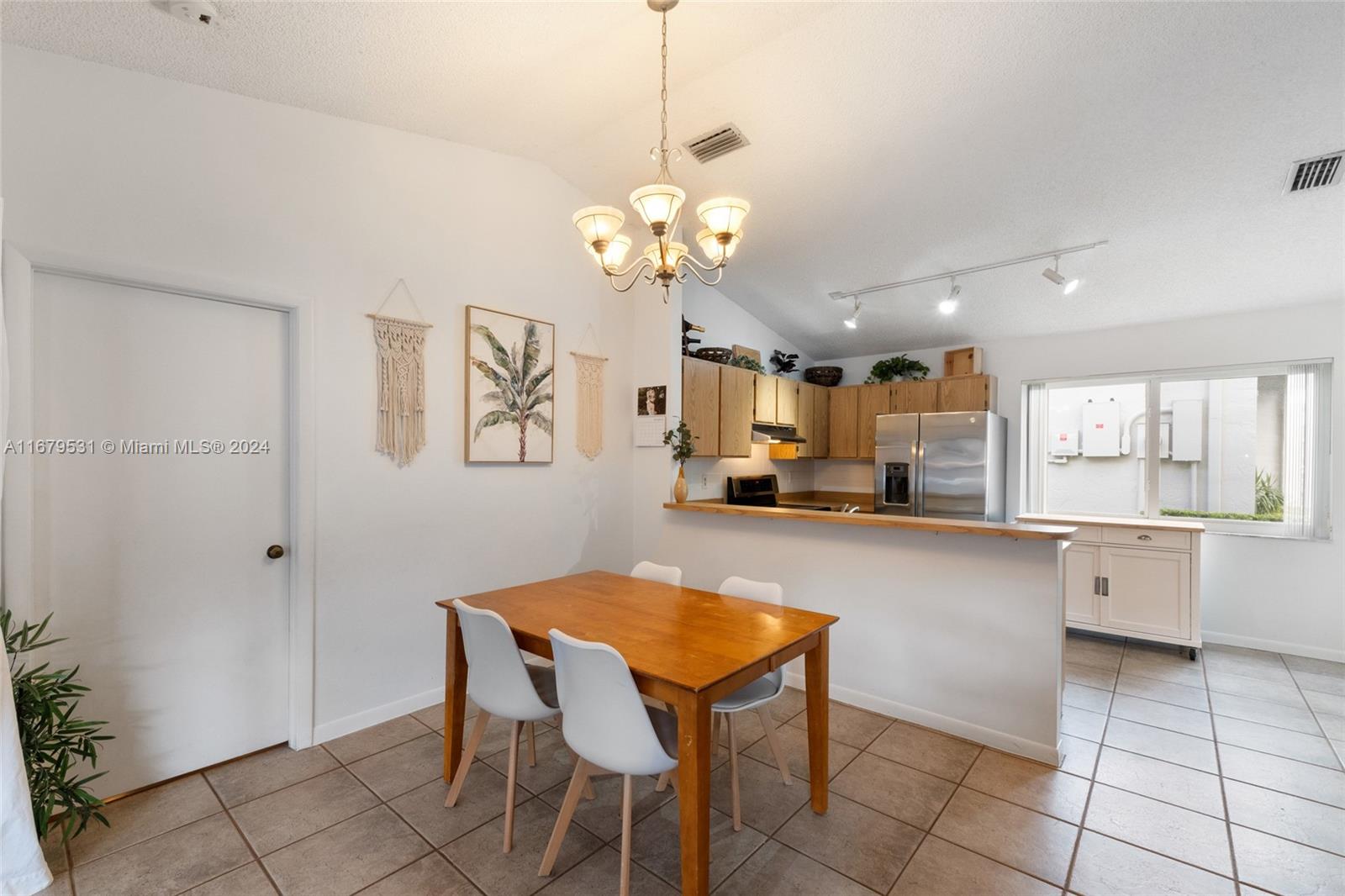 PEMBROKE LAKES SEC EIGHT - Residential