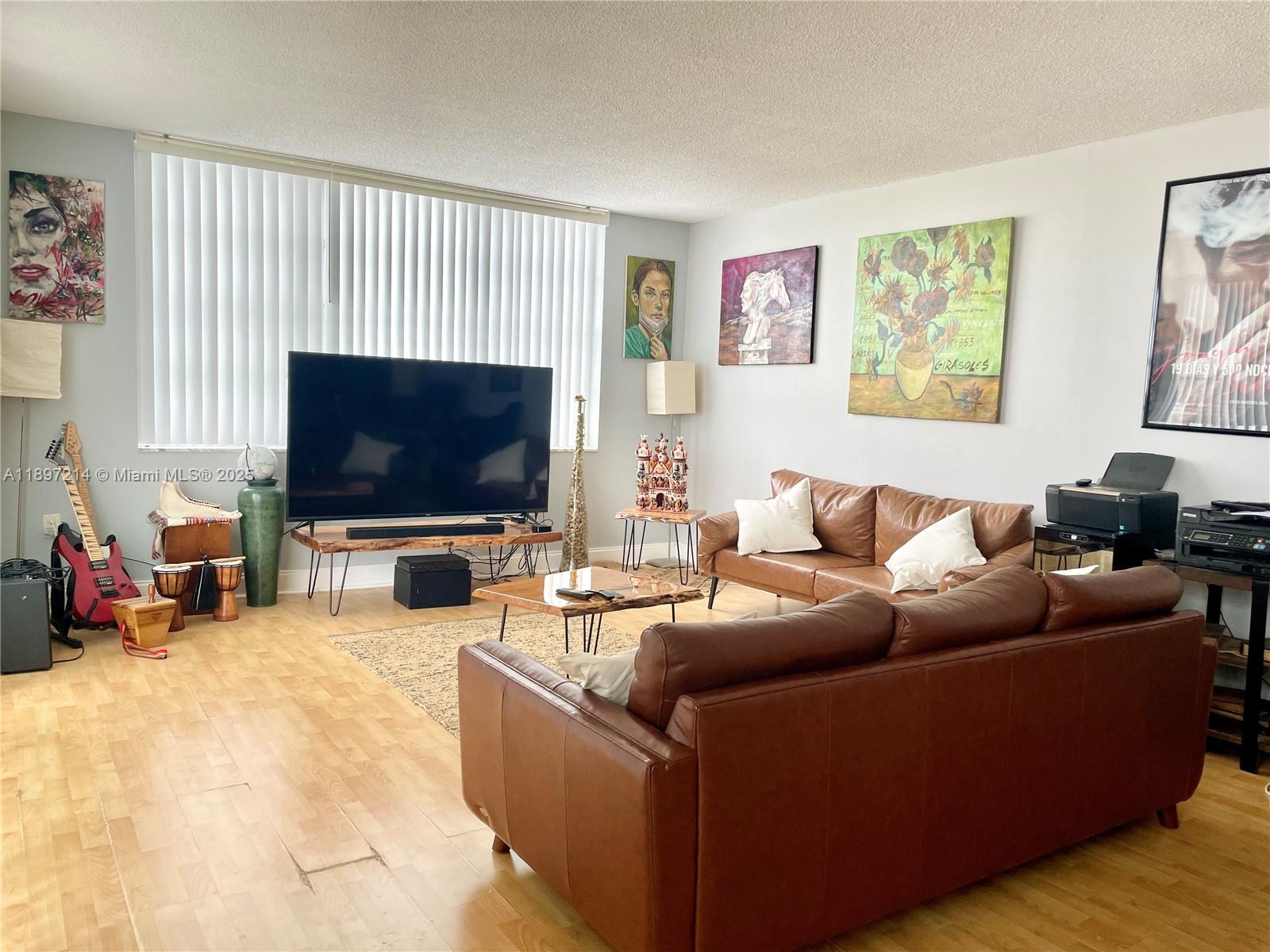 COMMODORE PLAZA CONDO - Residential
