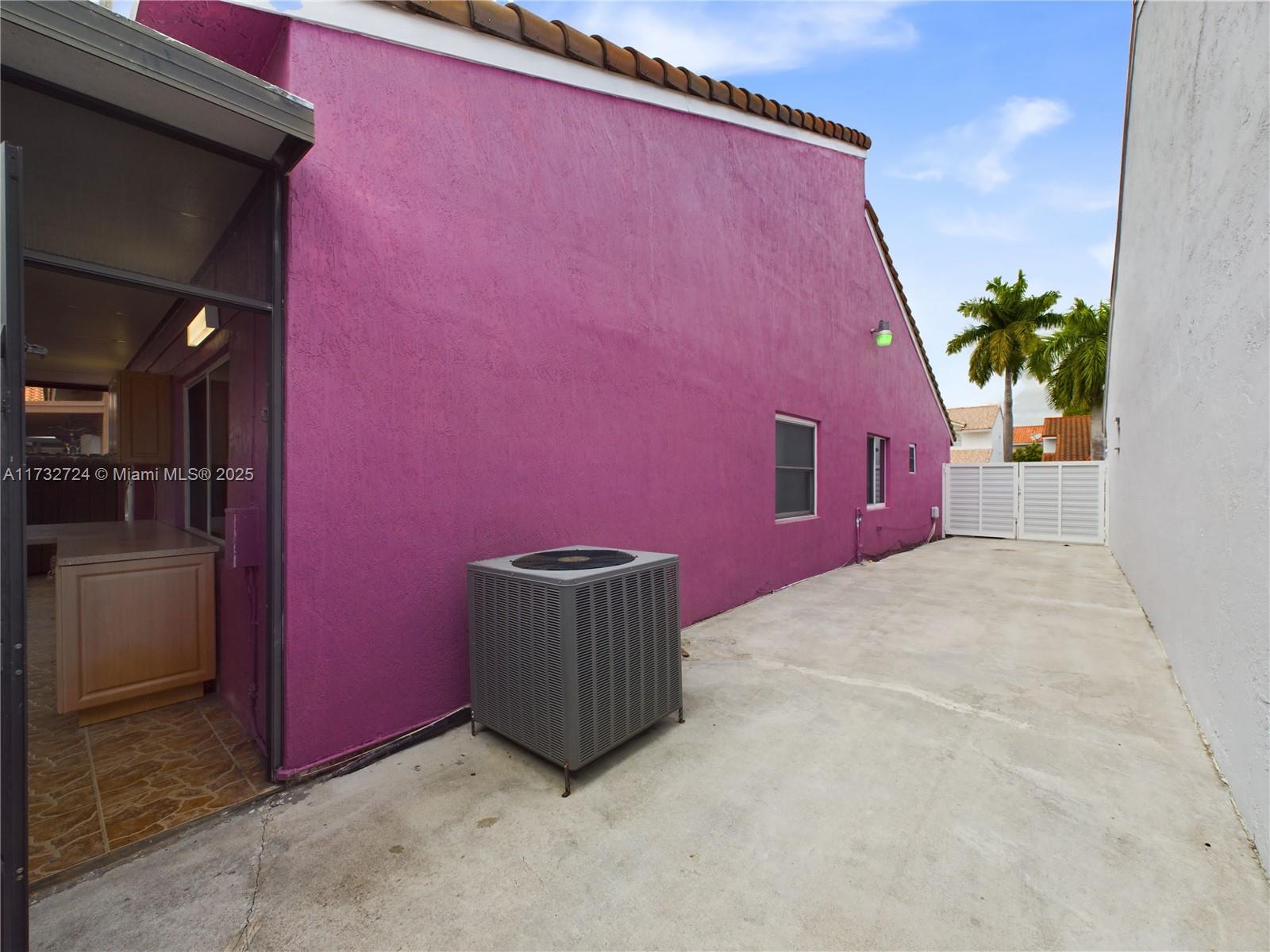 LA PRADERA GARDENS - Residential
