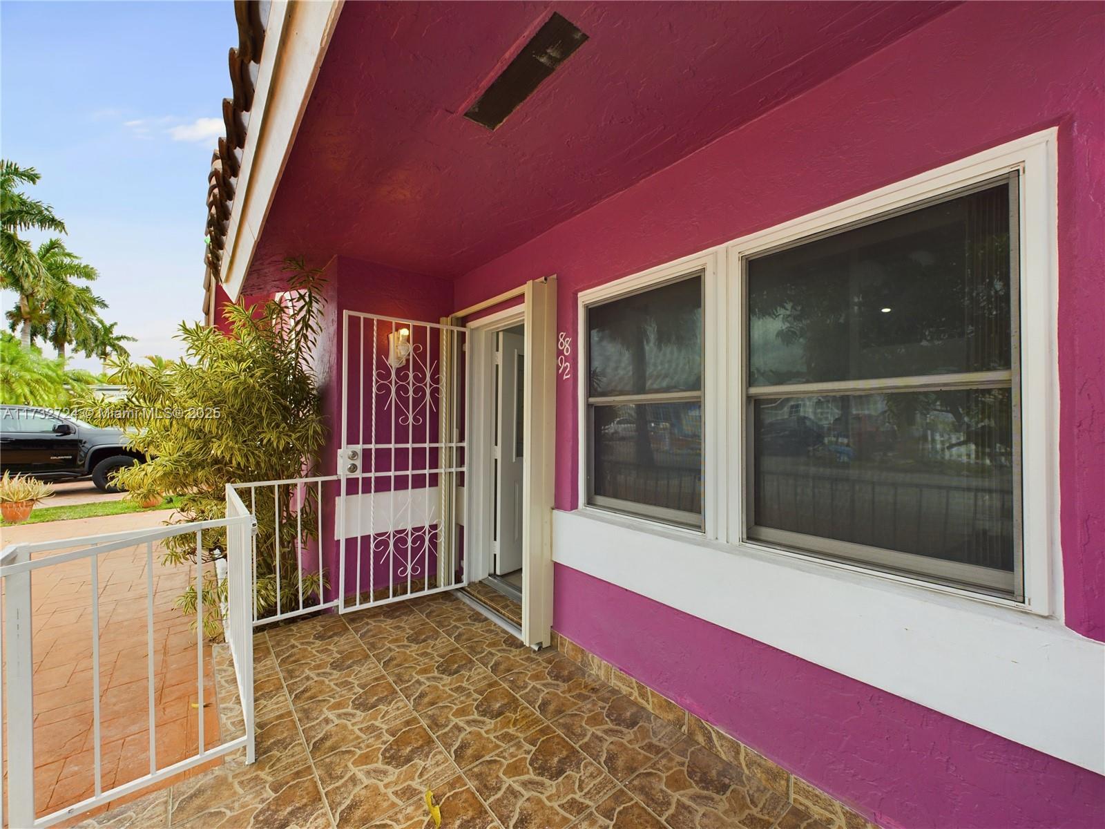 LA PRADERA GARDENS - Residential